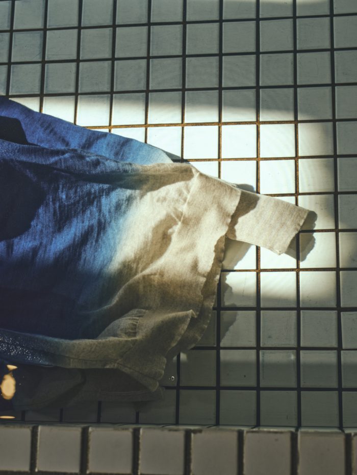 「JOHN SMEDLEY（ジョン スメドレー）」×「ŌME（オーメ）」、天然藍染の一点物ニット発売