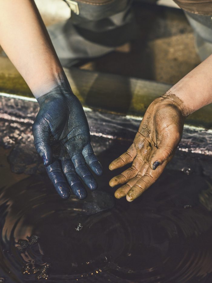 「JOHN SMEDLEY（ジョン スメドレー）」×「ŌME（オーメ）」、天然藍染の一点物ニット発売