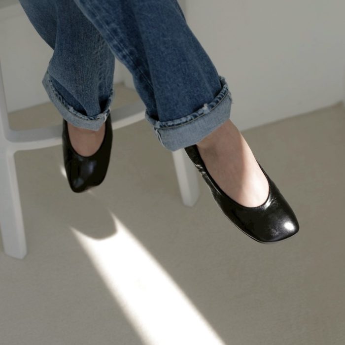 「kurun TOKYOクルントウキョウ)」から新作バレエシューズ「Zoe」登場　ミニマルモードなデザイン