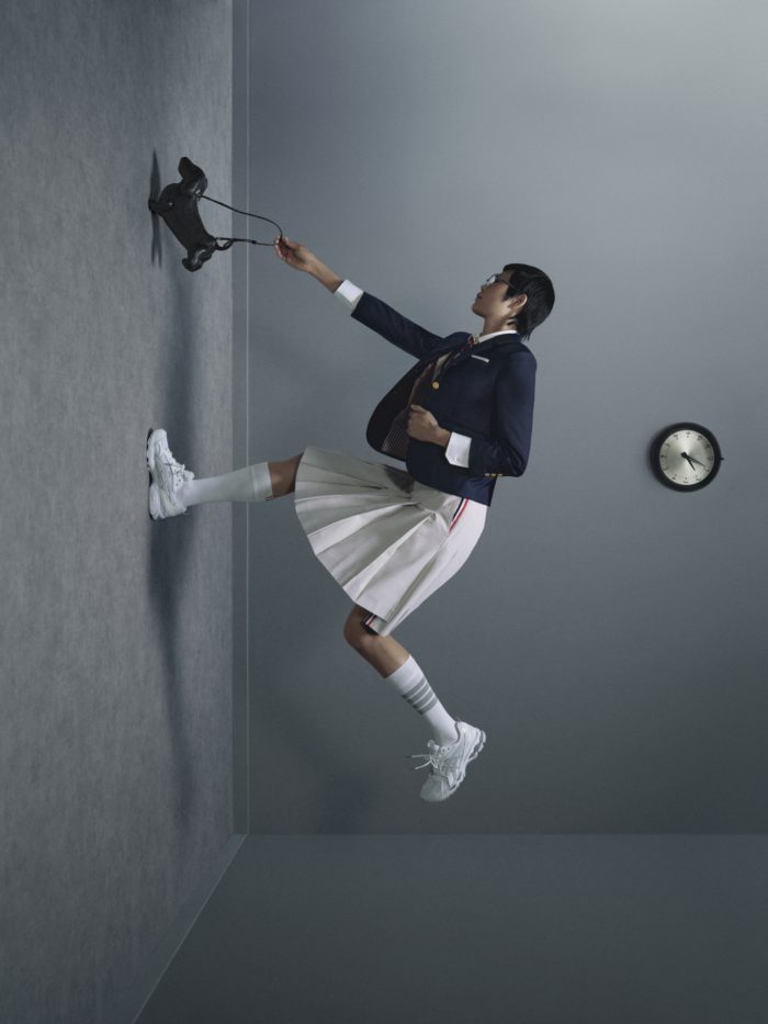 「THOM BROWNE(トム ブラウン)」、「ASICS(アシックス)」とのコラボスニーカーを発売