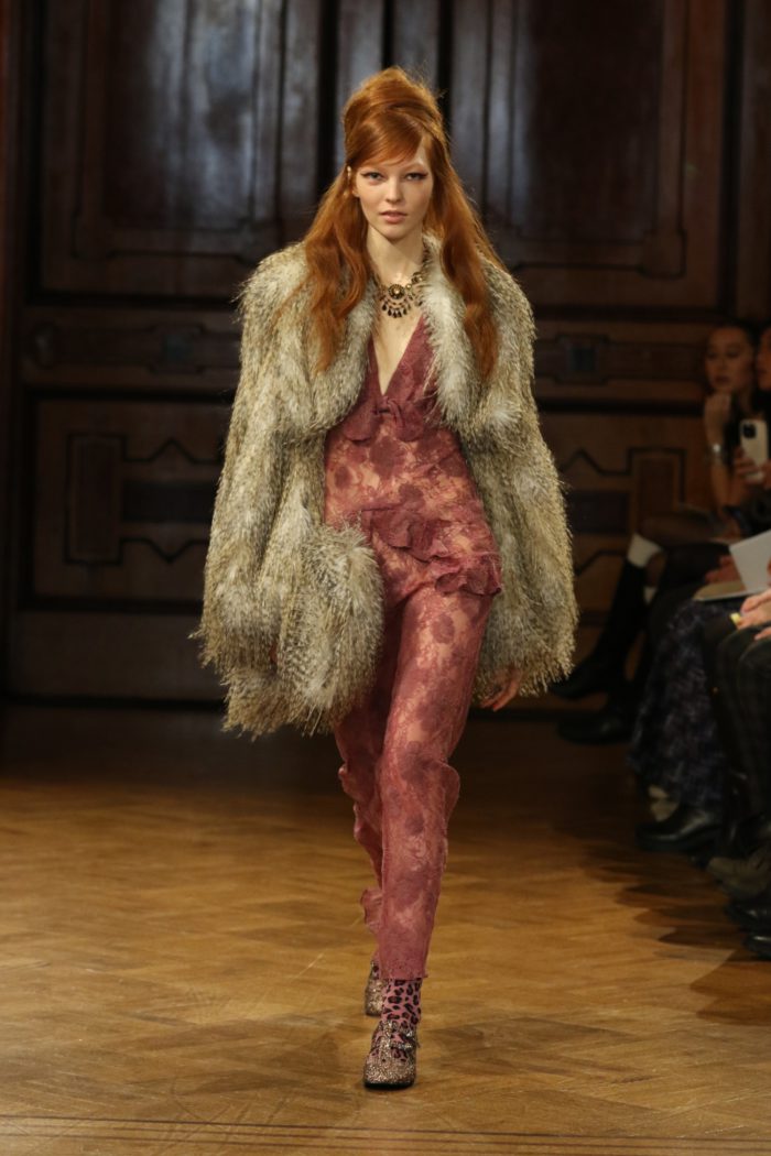 「ANNA SUI（アナ スイ）」、2026-27年秋冬コレクションを発表