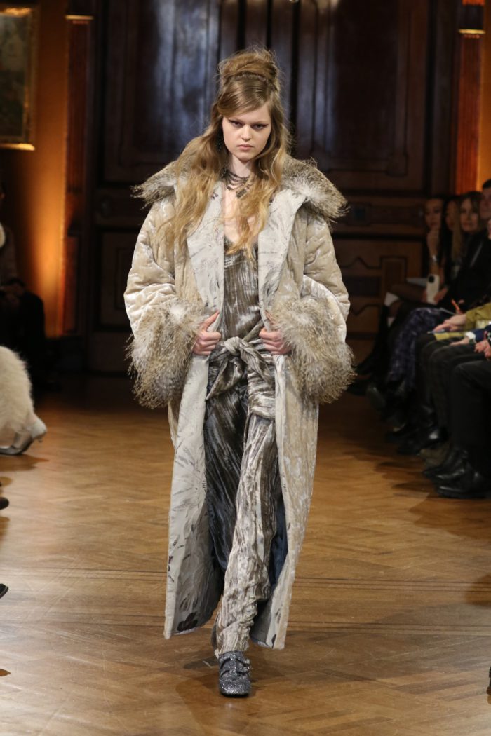 「ANNA SUI（アナ スイ）」、2026-27年秋冬コレクションを発表