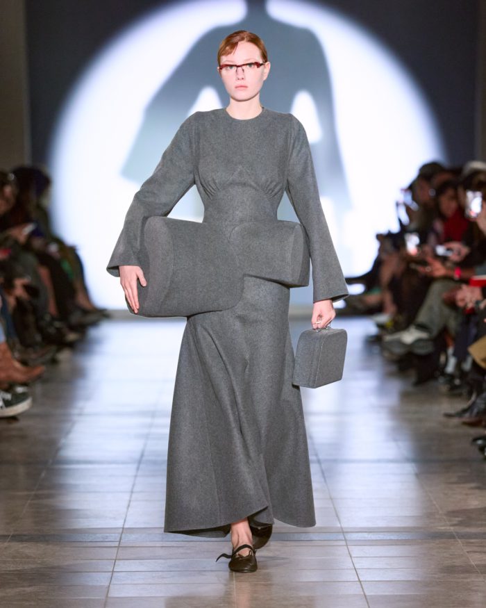 「Julie Kegels（ジュリー ケーゲル）」、 2026-27年秋冬コレクションを発表