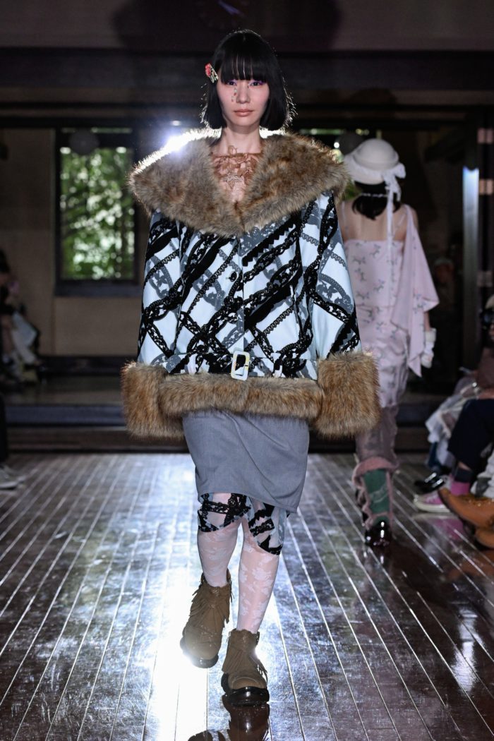 「YUEQI QI（ユェチ・チ）」、2026-27年秋冬コレクションを発表