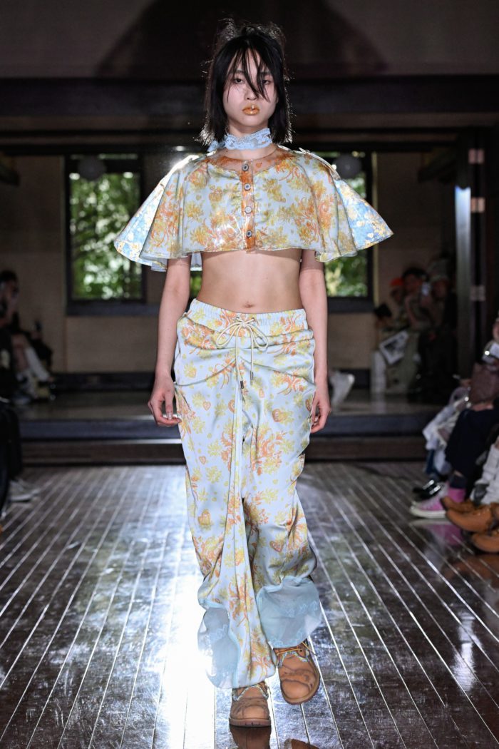 「YUEQI QI（ユェチ・チ）」、2026-27年秋冬コレクションを発表