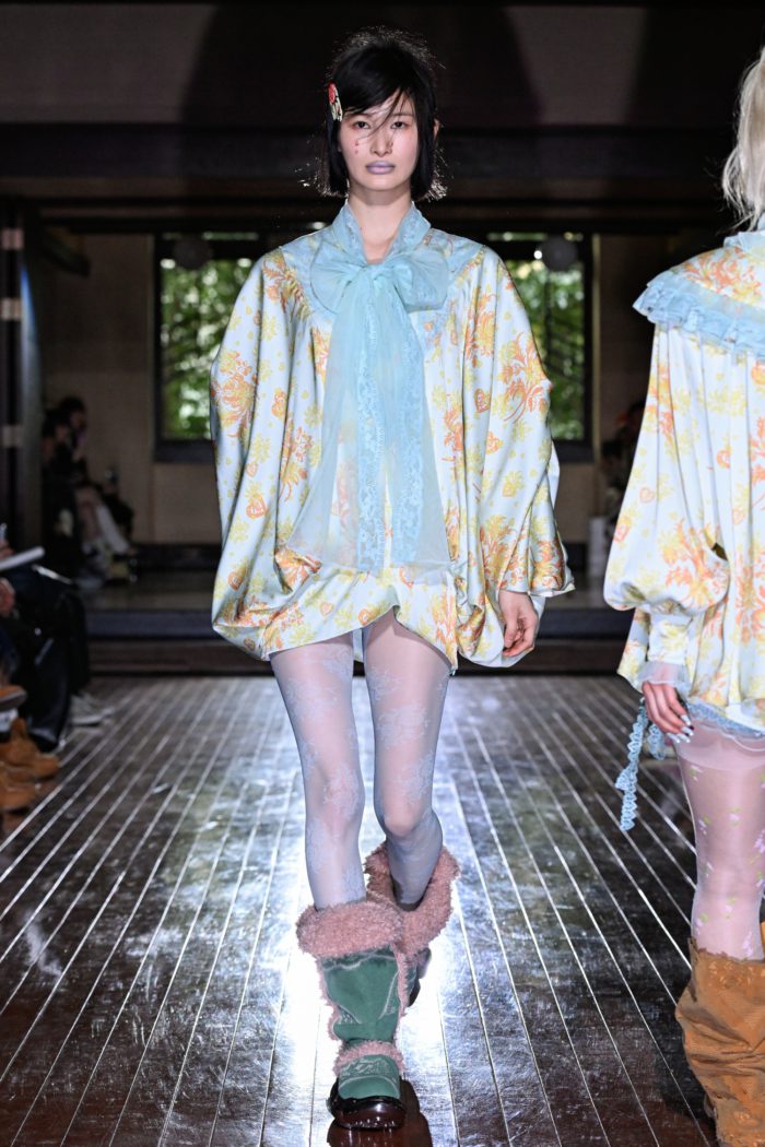 「YUEQI QI（ユェチ・チ）」、2026-27年秋冬コレクションを発表