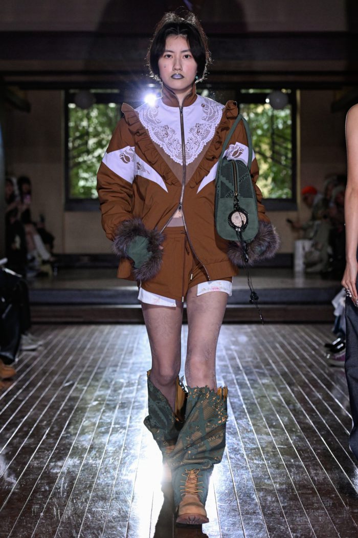 「YUEQI QI（ユェチ・チ）」、2026-27年秋冬コレクションを発表