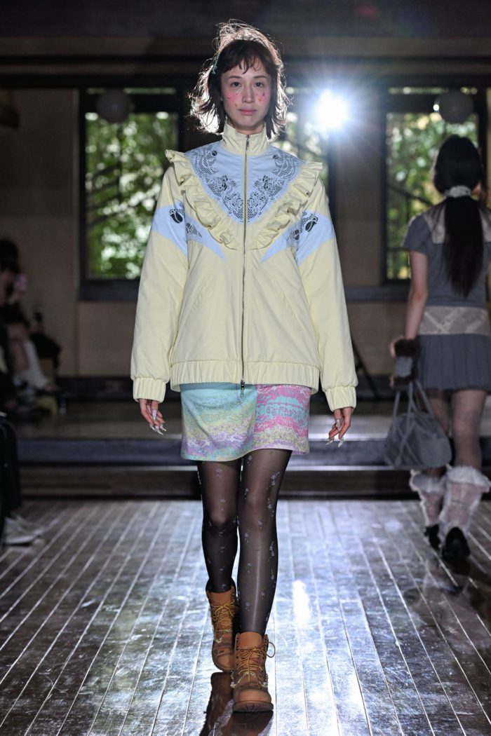 「YUEQI QI（ユェチ・チ）」、2026-27年秋冬コレクションを発表