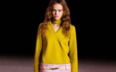 「MARC JACOBS（マーク ジェイコブス）」、2026-27年秋冬コレクションを発表　端正なシルエットに宿る「記憶と喪失」