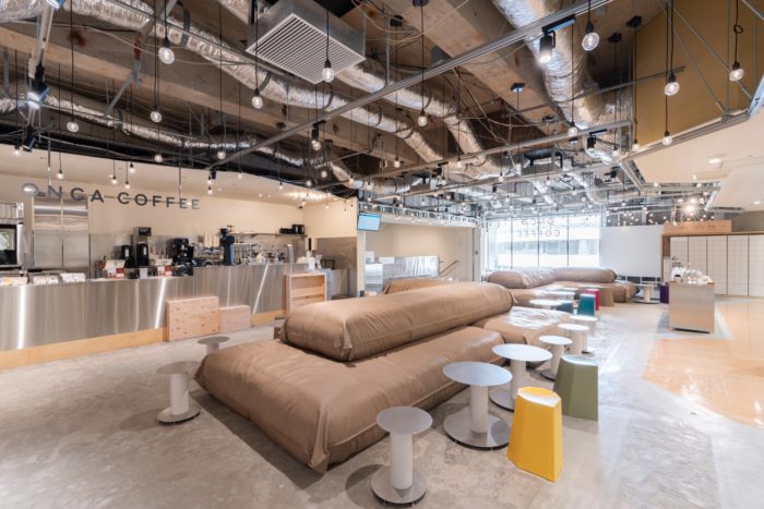 世界最大旗艦店「JINS新宿店」がオープン