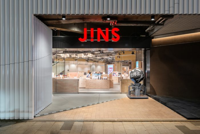 世界最大旗艦店「JINS新宿店」がオープン