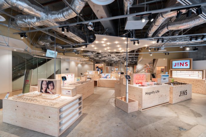 世界最大旗艦店「JINS新宿店」がオープン