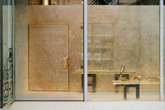 「Charlotte CHESNAIS(シャルロット シェネ)」、東京・青山に旗艦店をオープン