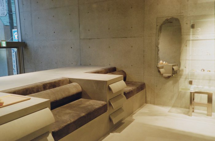 「Charlotte CHESNAIS(シャルロット シェネ)」、東京・青山に旗艦店をオープン