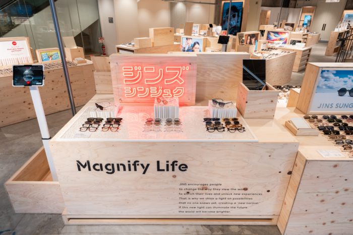 世界最大旗艦店「JINS新宿店」がオープン