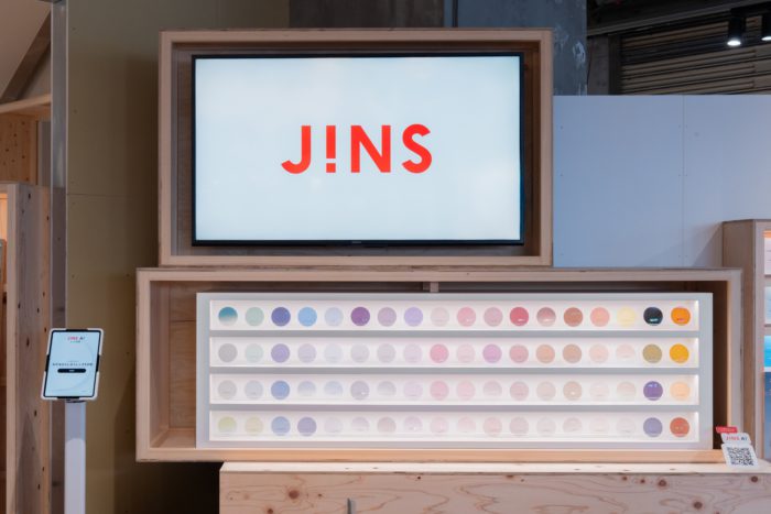 世界最大旗艦店「JINS新宿店」がオープン