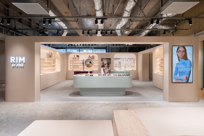 世界最大旗艦店「JINS新宿店」がオープン