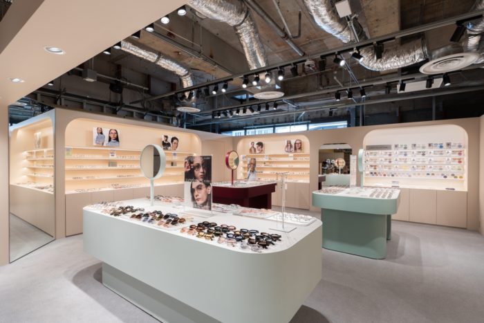 世界最大旗艦店「JINS新宿店」がオープン