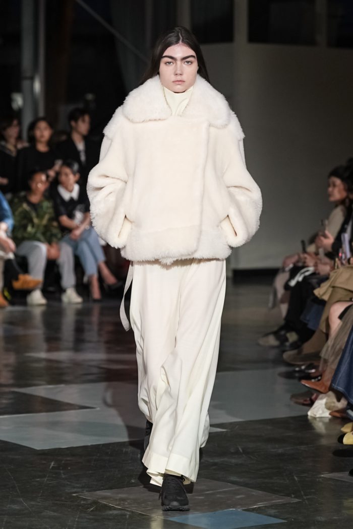 「AUREME（オーレム）」、デビューランウェイを開催　2026-27年秋冬コレクションを発表　