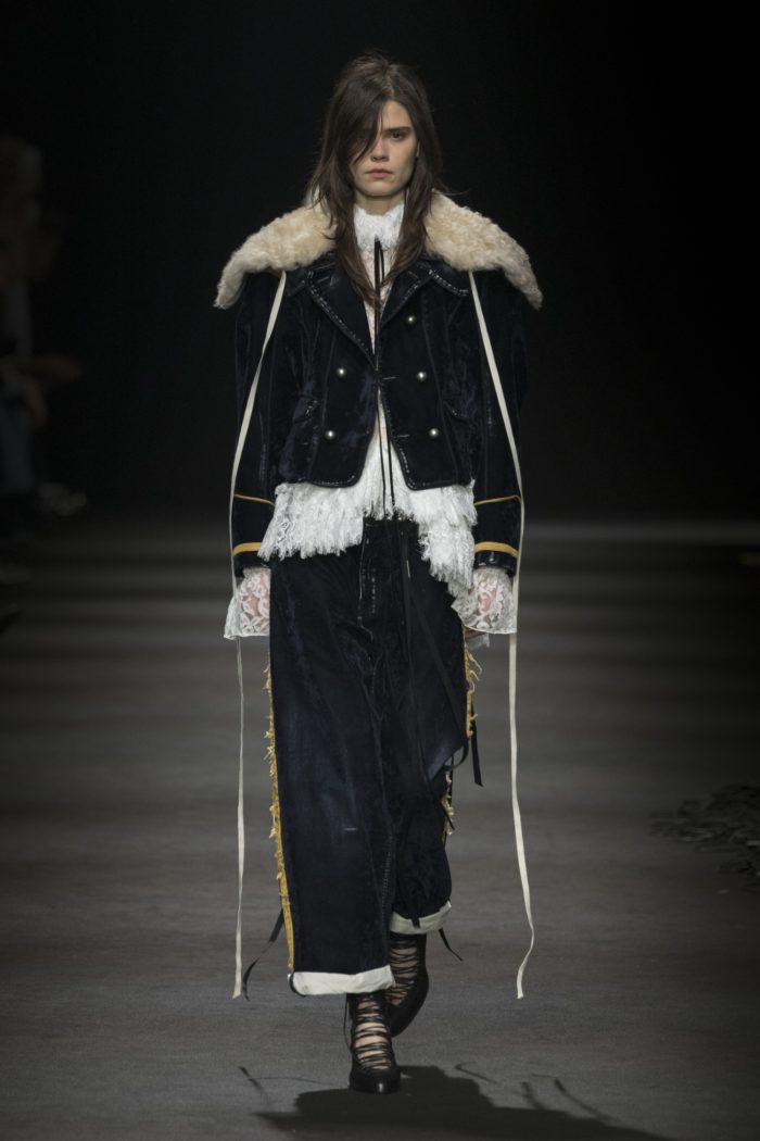 「ANN DEMEULEMEESTER(アン ドゥムルメステール)」、2026-27年秋冬コレクションを発表