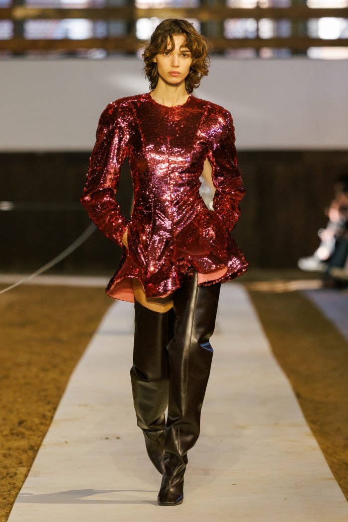 「Stella McCartney(ステラ マッカートニー)」、2026-27年秋冬コレクションを発表