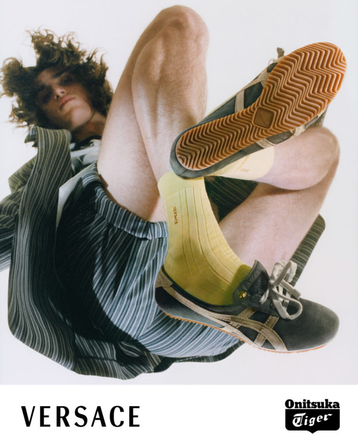 「Onitsuka Tiger（オニツカタイガー）」、「VERSACE（ヴェルサーチェ）」とのコラボシューズを発売