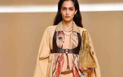 スカーフは巻くから“まとう”へ　広がる新ポジション