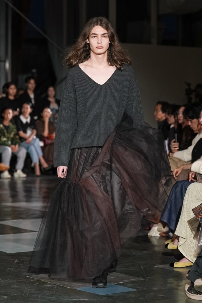 「AUREME（オーレム）」、デビューランウェイを開催　2026-27年秋冬コレクションを発表　