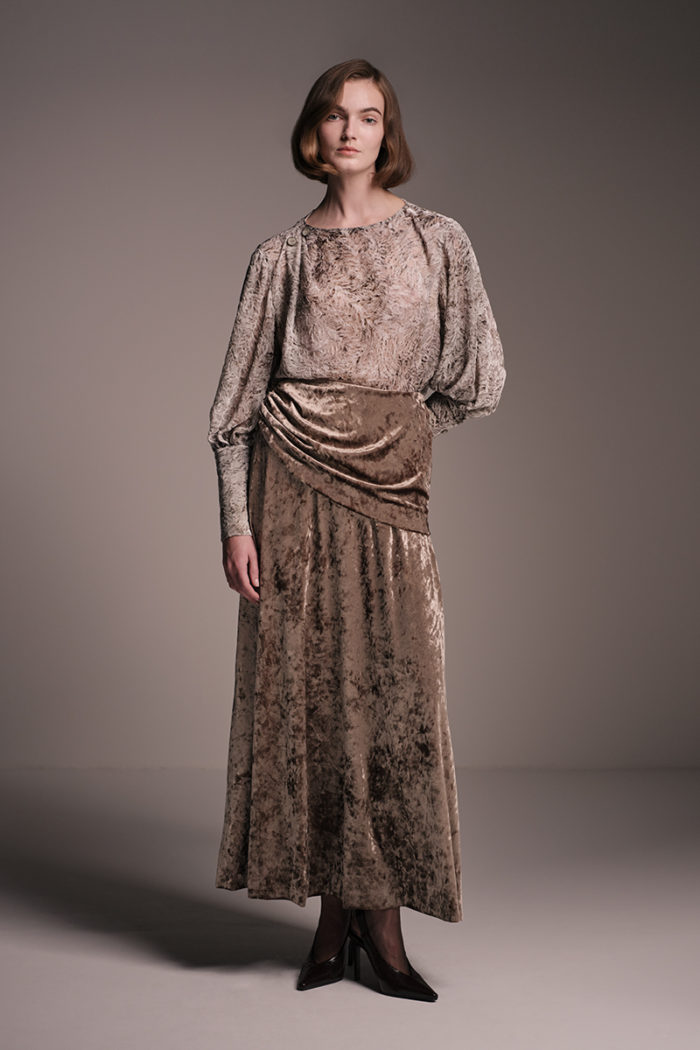 「jun ashida(ジュンアシダ)」、2026-27年秋冬コレクションを発表