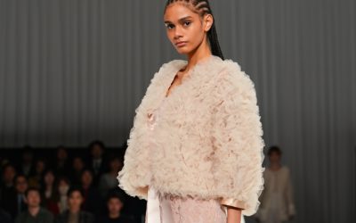 「TAE ASHIDA(タエ アシダ)」、2026-27年秋冬コレクションを発表 「愛」をまとう静かな強さ