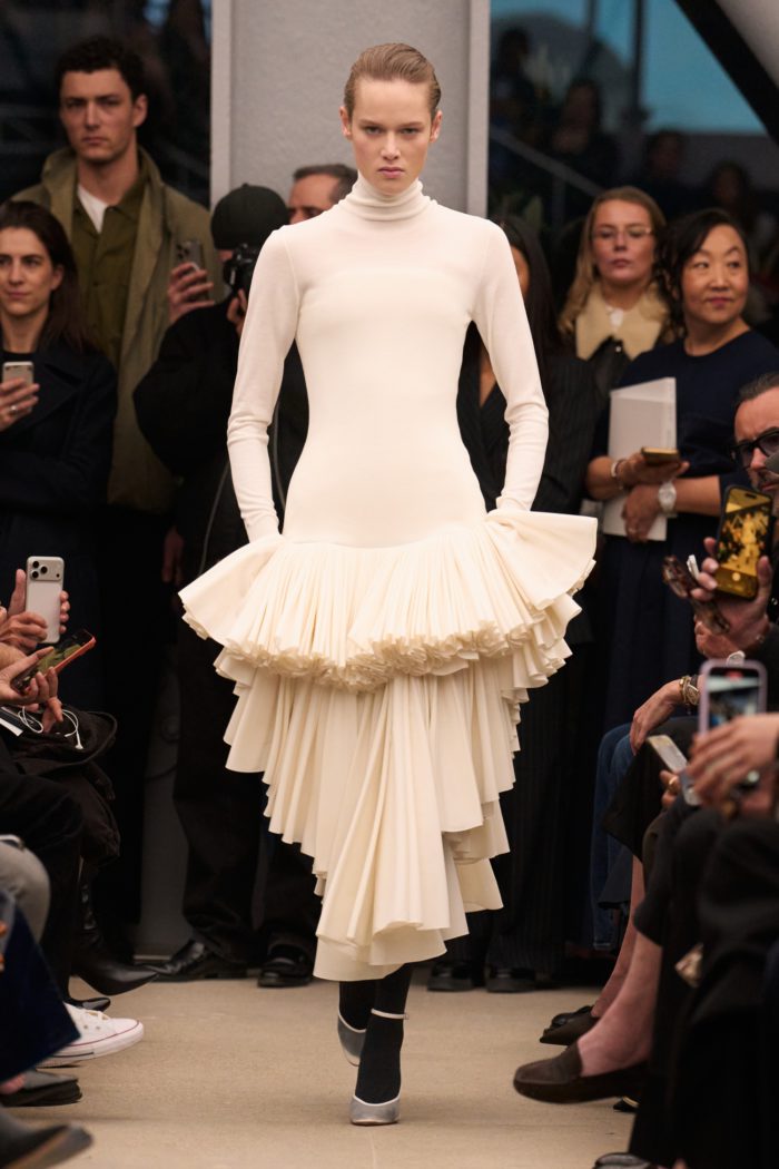 「ALAÏA(アライア)」、2026-27年秋冬コレクションを発表