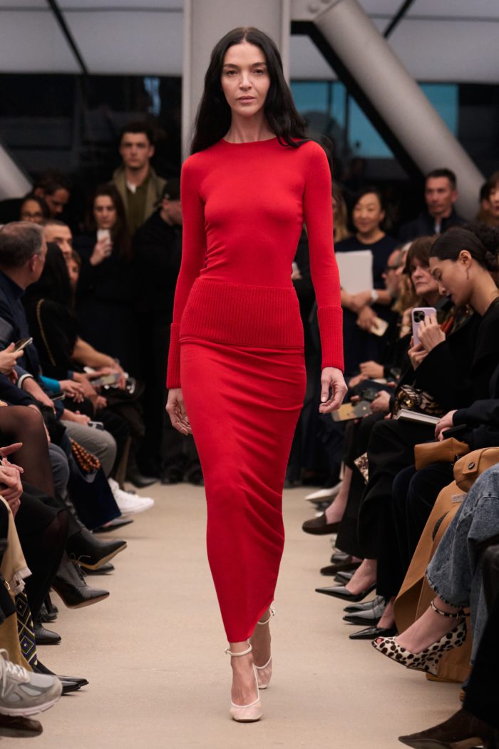 「ALAÏA(アライア)」、2026-27年秋冬コレクションを発表
