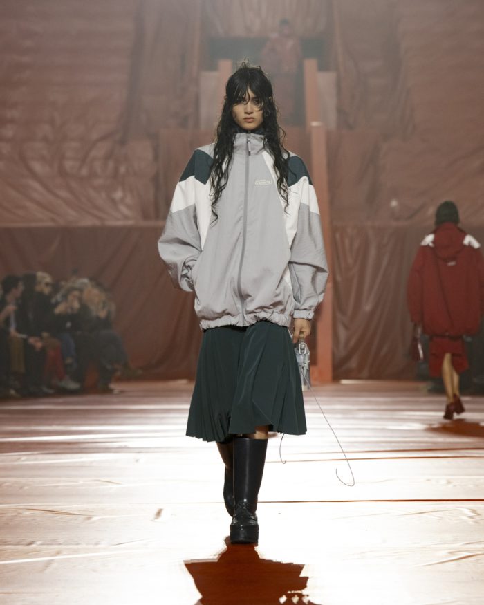 「LACOSTE(ラコステ)」、2026-27年秋冬コレクションを発表