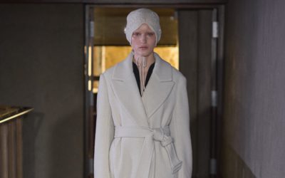 「Mame Kurogouchi（マメ クロゴウチ）」、2026-27年秋冬コレクションを発表　透明な景色のレイヤード風に