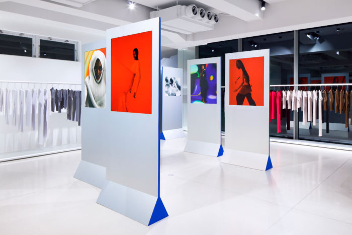 PLEATS PLEASE ISSEY MIYAKE / AOYAMAで特別展「PLEASE」を開催　