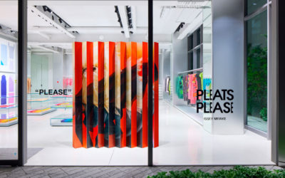 PLEATS PLEASE ISSEY MIYAKE / AOYAMAで特別展「PLEASE」を開催　BASICSシリーズを写真で再解釈