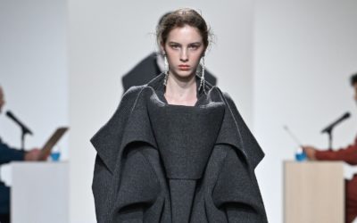 「CFCL（シーエフシーエル）」、2026-27年秋冬コレクションを発表　「社会彫刻」をニットウエアで再解釈