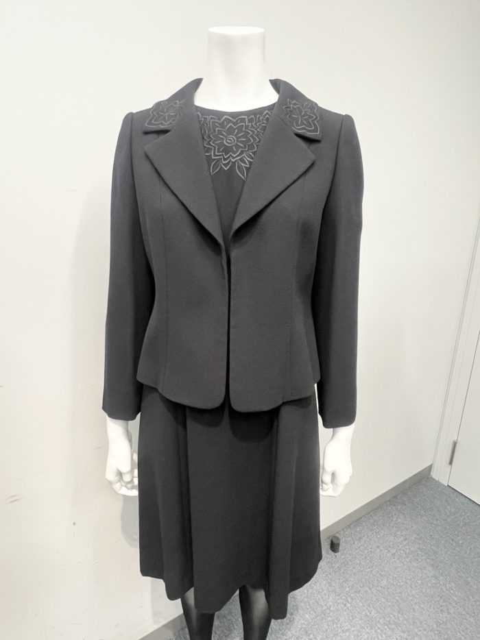 意外と知らない喪服の新常識 今どきのブラックフォーマルとは?