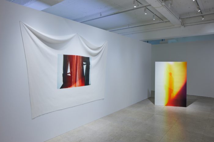 「HOMME PLISSE ISSEY MIYAKE」、写真家マーク・ボスウィック氏による特別展を開催