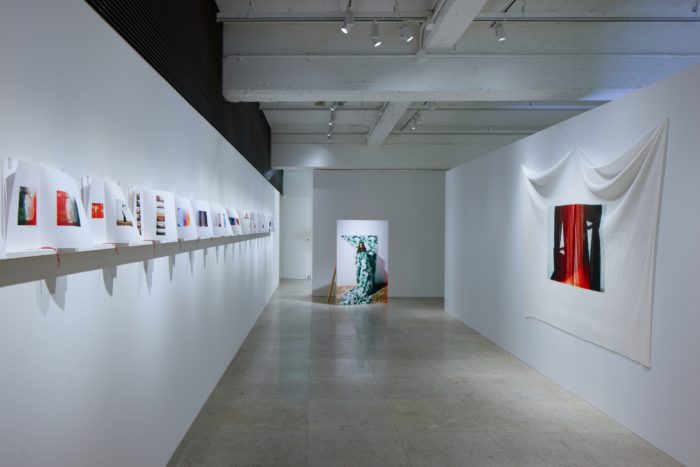 「HOMME PLISSE ISSEY MIYAKE」、写真家マーク・ボスウィック氏による特別展を開催