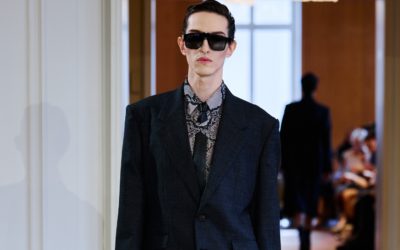 「JOHN LAWRENCE SULLIVAN (ジョン ローレンス サリバン)」、2027年春夏コレクションをベルリン・ファッションウィークで発表 アンドロジナスなムードをまとうテーラリング
