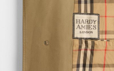 「Burberry（バーバリー）」とV&A（ヴィクトリア＆アルバート博物館）、トレンチコートの展覧会を開催