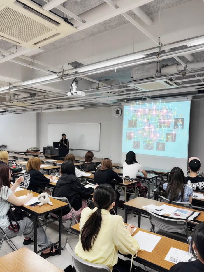 杉野服飾大学で講義(2026-27年秋冬コレクションとマクロトレンドについて)
