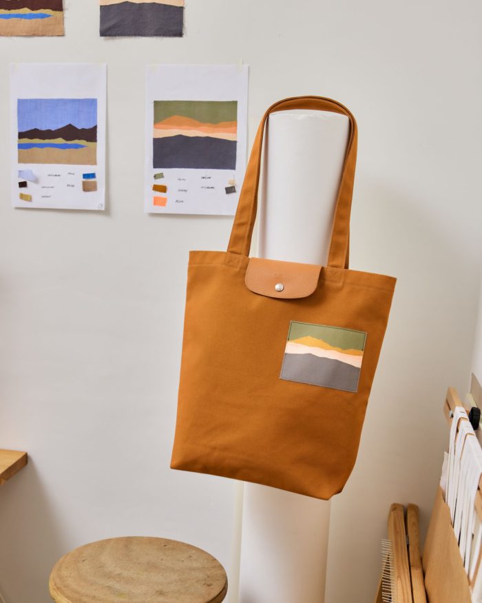 「LONGCHAMP（ロンシャン）」、気鋭のフランス人アーティストと協業　カプセルコレクションを発売