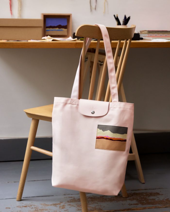 「LONGCHAMP（ロンシャン）」、気鋭のフランス人アーティストと協業　カプセルコレクションを発売