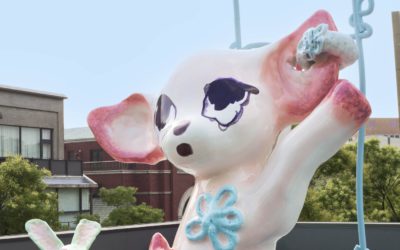 「Acne Studios（アクネ ストゥディオズ）」、東京・青山の旗艦店が1周年　屋上に巨大アートインスタレーション、限定Tシャツも