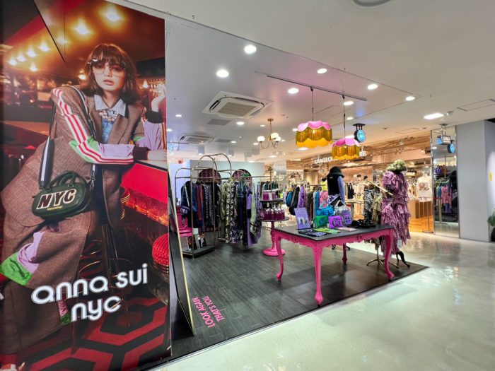 「anna sui nyc（アナ スイ エヌワイシー）」、世界初のリアルストアがラフォーレ原宿にオープン