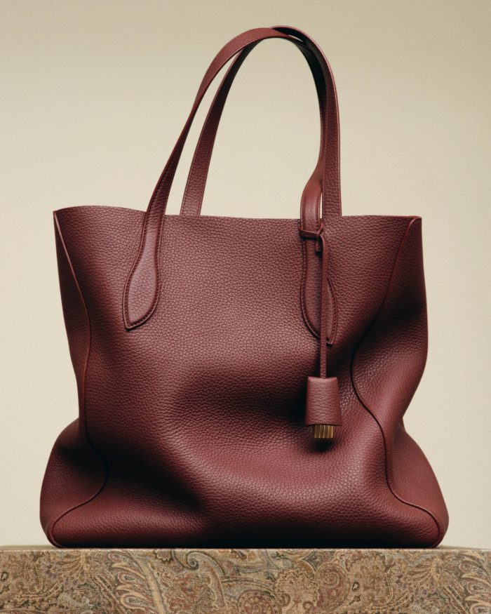 「Loro Piana（ロロ・ピアーナ）」、実用的で軽量なトートバッグ「ニードル・ショッパー」を発売
