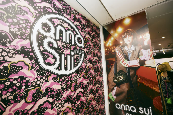 「anna sui nyc（アナ スイ エヌワイシー）」、世界初のリアルストアがラフォーレ原宿にオープン