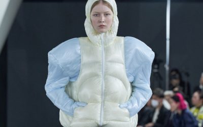 「någonstans（ナゴンスタンス）」、2026-27年秋冬コレクションを発表　氷原を映す立体フォルムとレイヤード